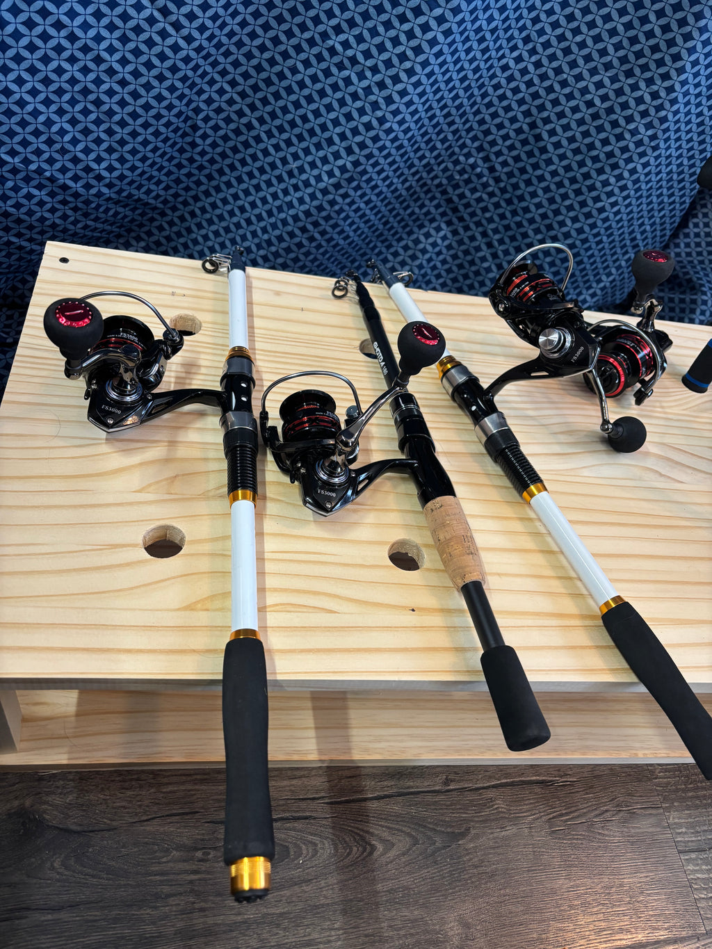 Fishing Pole easy Storage 6 white pole metal reel