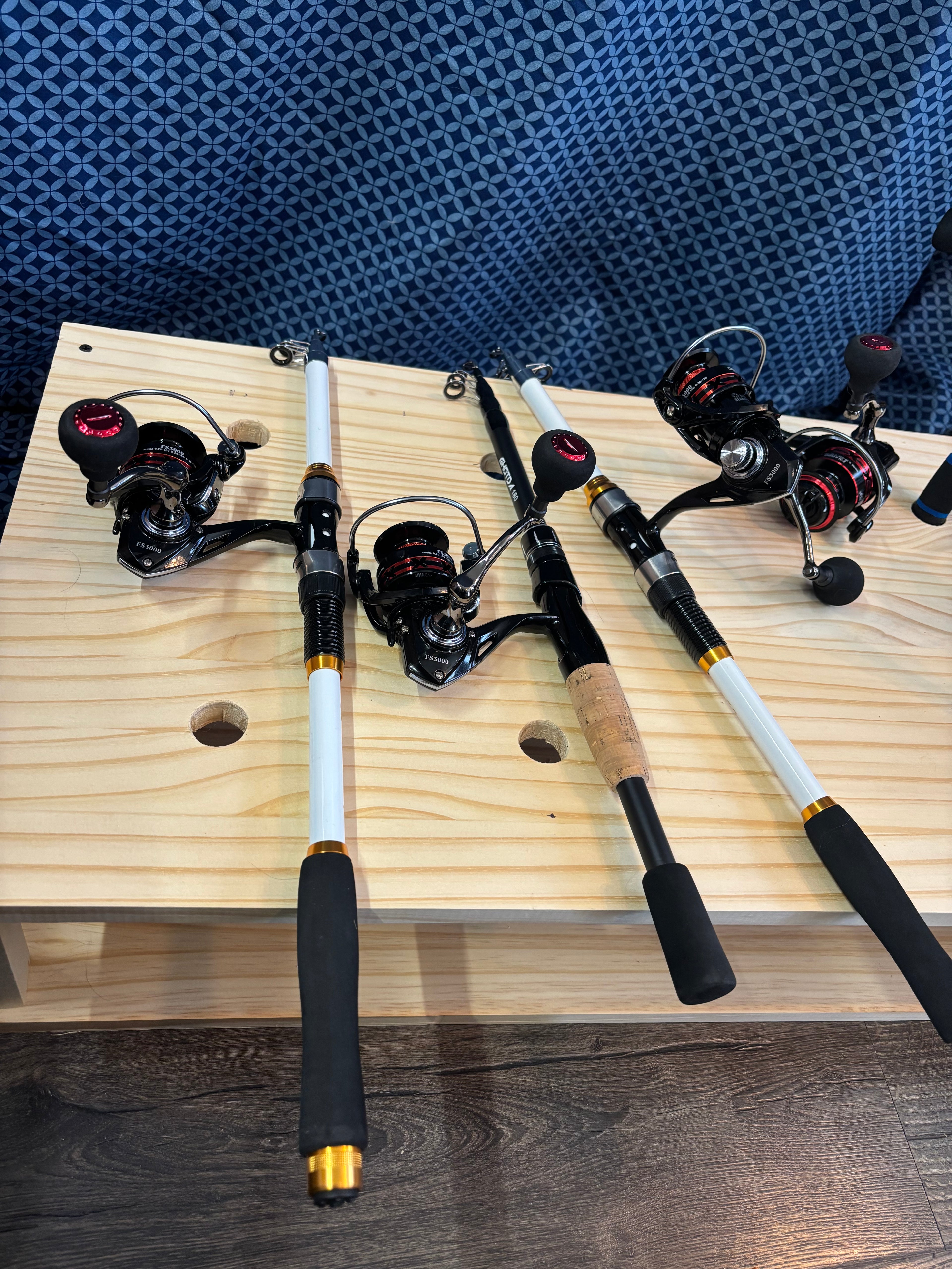 Fishing Pole easy Storage 6 white pole metal reel