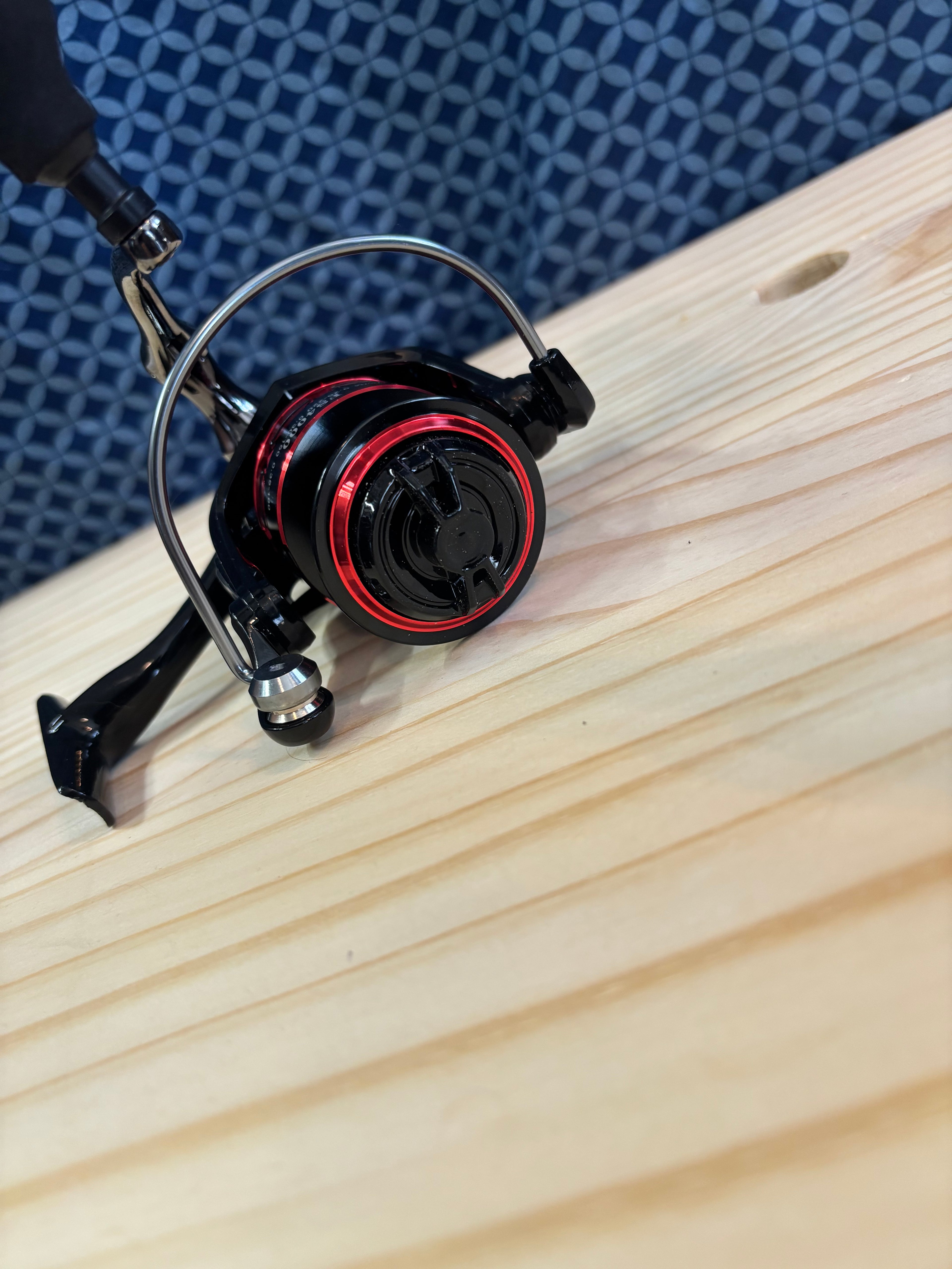 Fishing Pole easy Storage 6 white pole metal reel