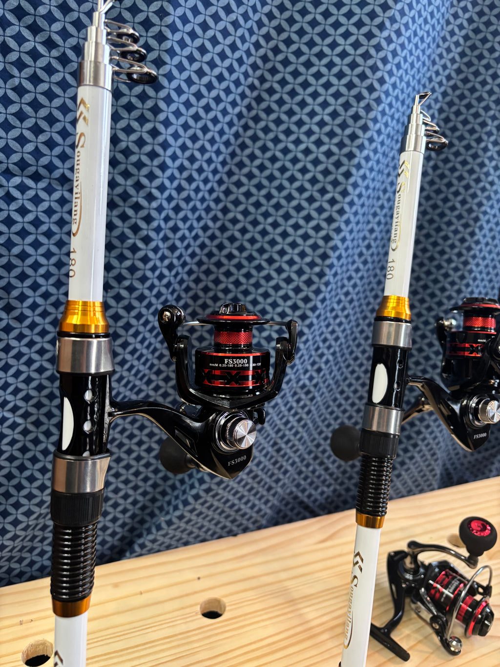 Fishing Pole easy Storage 6 white pole metal reel